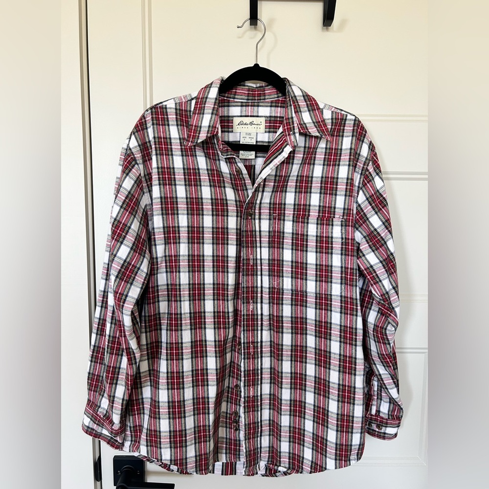 Eddie Bauer pocket plaid flannel button down shirt Men’s size S
